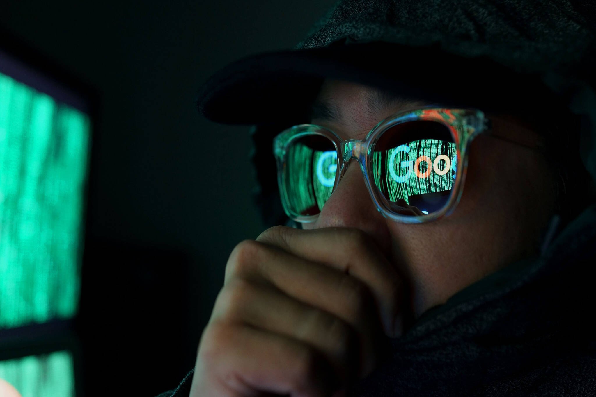 crimelords-and-spies-for-rogue-states-are-working-together,-says-google