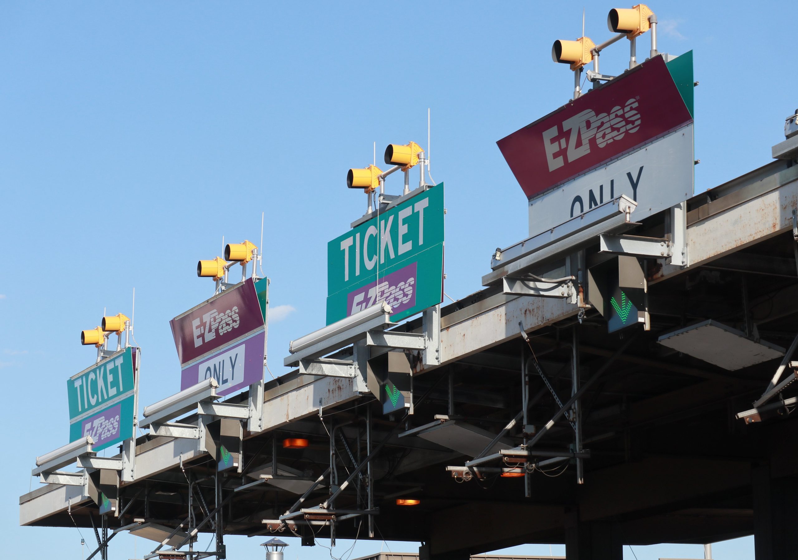 who-is-sending-those-scammy-text-messages-about-unpaid-tolls?