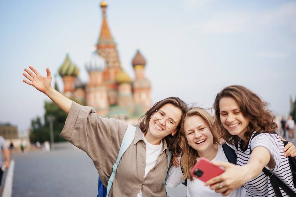 russia-expected-to-pass-experimental-law-that-tracks-foreigners-in-moscow-via-smartphones