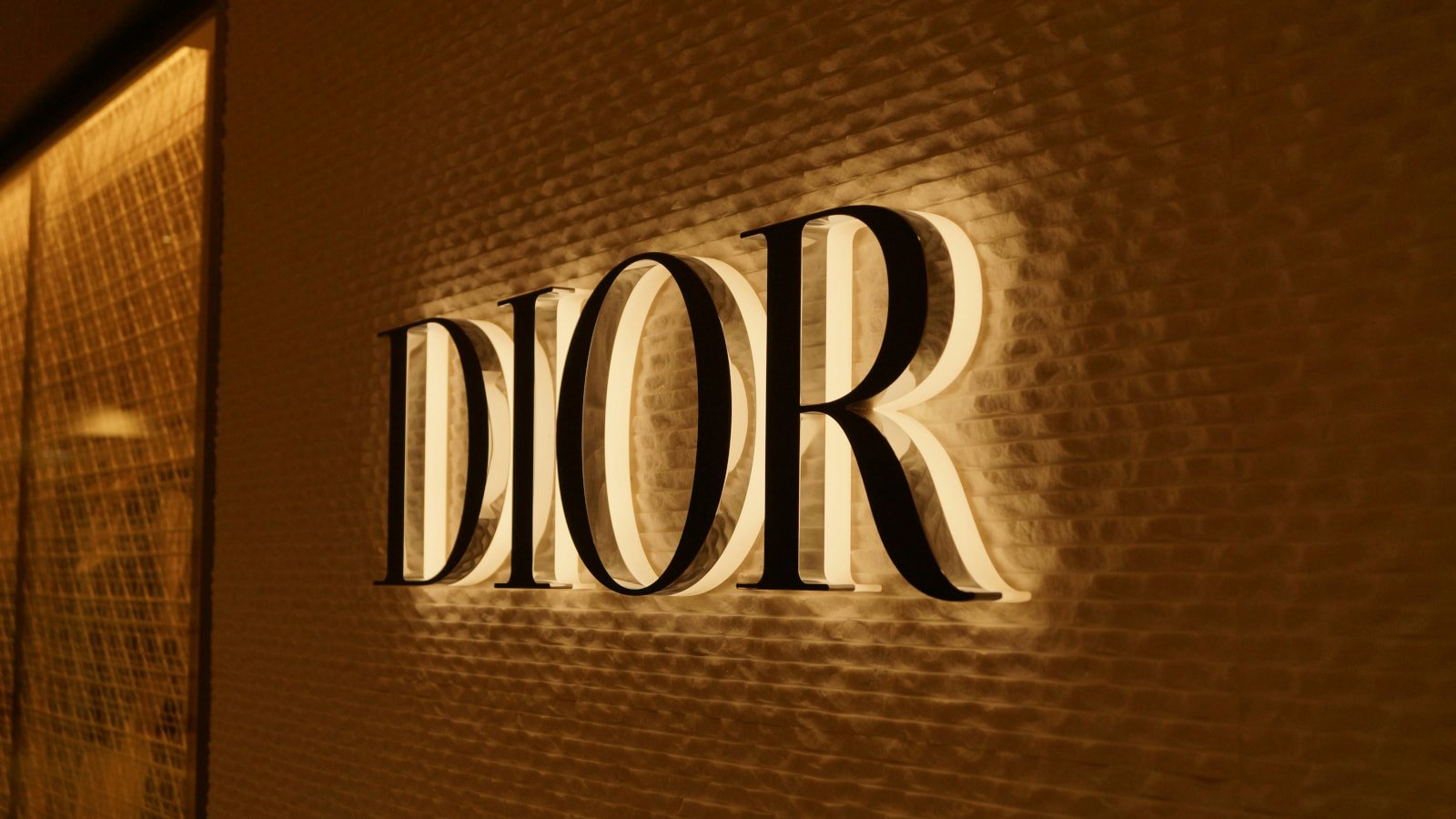 dior-begins-sending-data-breach-notifications-to-us.-customers