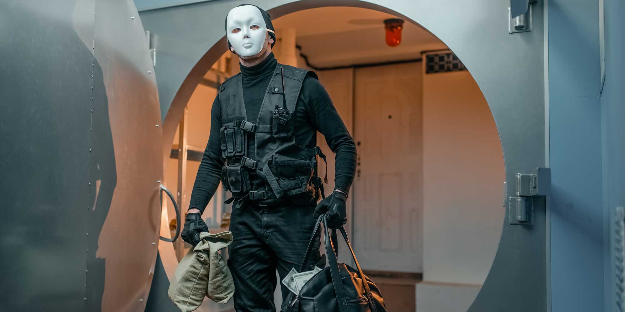 scattered-spider-gang-feigns-retirement,-breaks-into-bank-instead