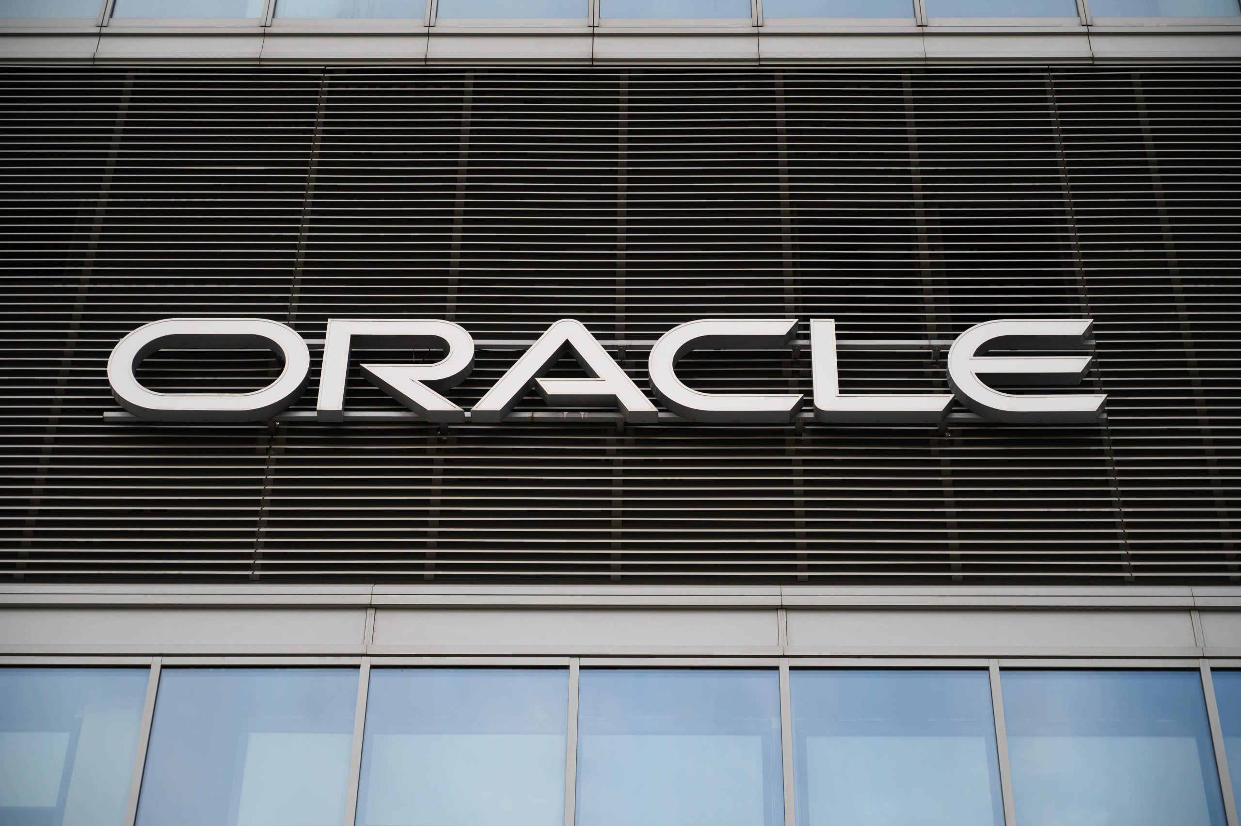 dozens-of-oracle-customers-impacted-by-clop-data-theft-for-extortion-campaign