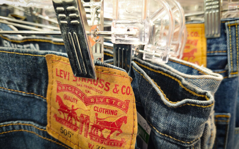 attackers-pick-levi’s-pockets-in-social-engineering-attack attackers-pick-levi’s-pockets-in-social-engineering-attack